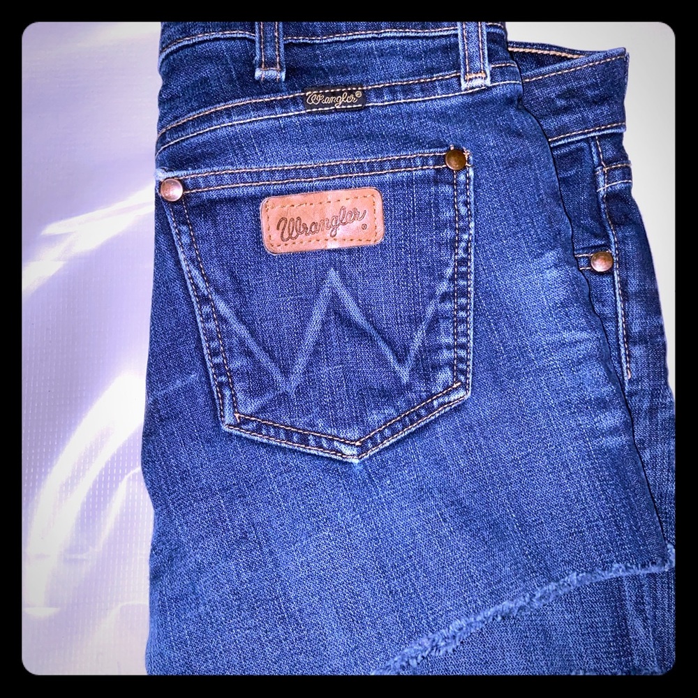 Woman’s wrangler cut off shorts! Very cute!